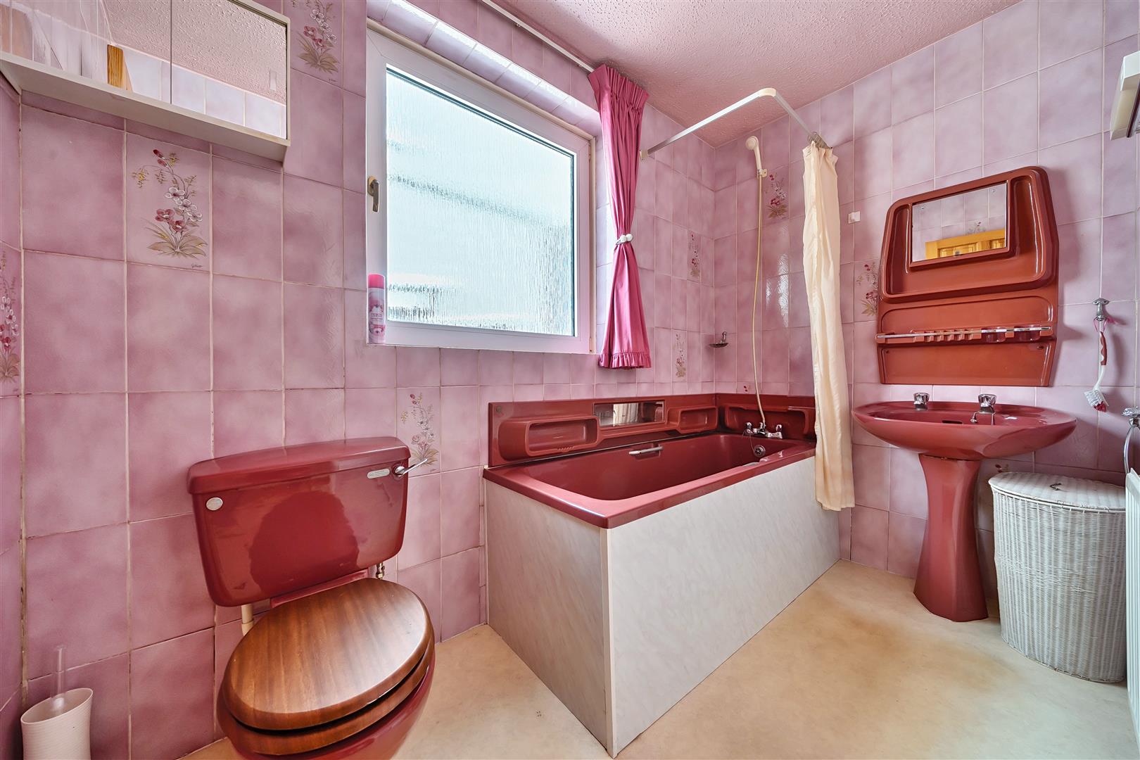 Llangyfelach Road, Treboeth, Swansea, SA5 9EL